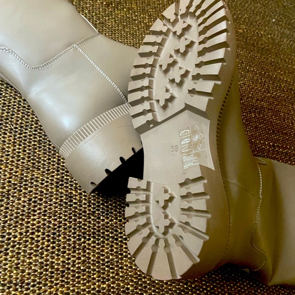 H&M Knee High Boots- size 8 - Picture 5 of 13